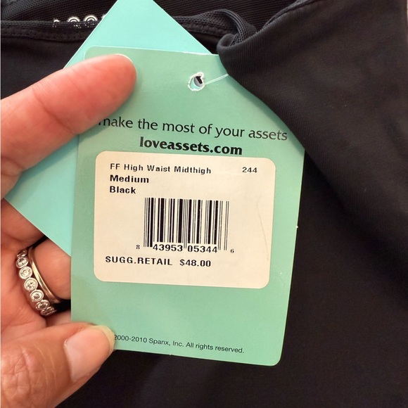 BNWT Assets High Waist Mid Thigh Shapewear, size medium. - Picture 3 of 5